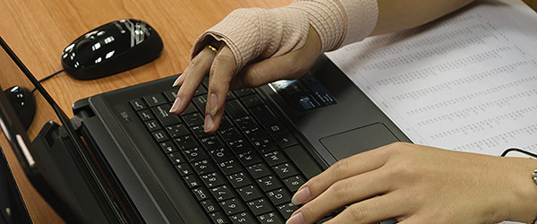 typing with splint